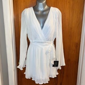 NWT Lulu’s White Romper